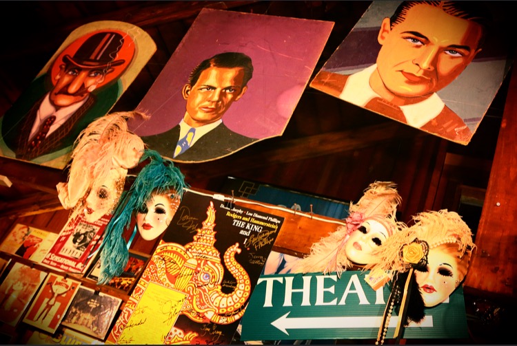 old theatre painted portraits