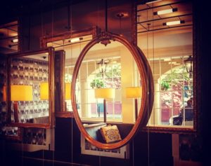 vintage gold mirror display, lobby, boutique hotel Holiday Inn: Chateau LeMoyne