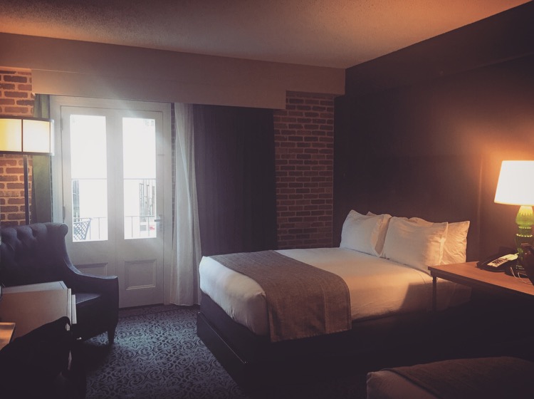 Queen Bed room, boutique hotel Holiday Inn: Chateau LeMoyne