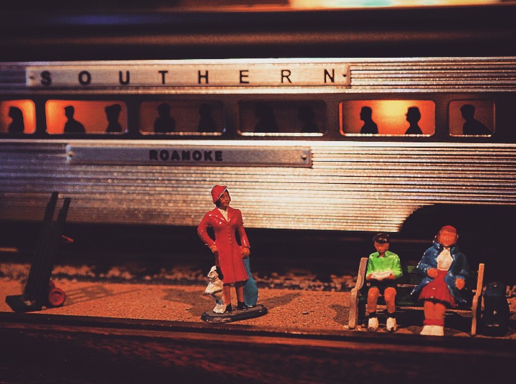Southern Railway, Roanoke, New Orleans, Louisiana miniature train and figurines
