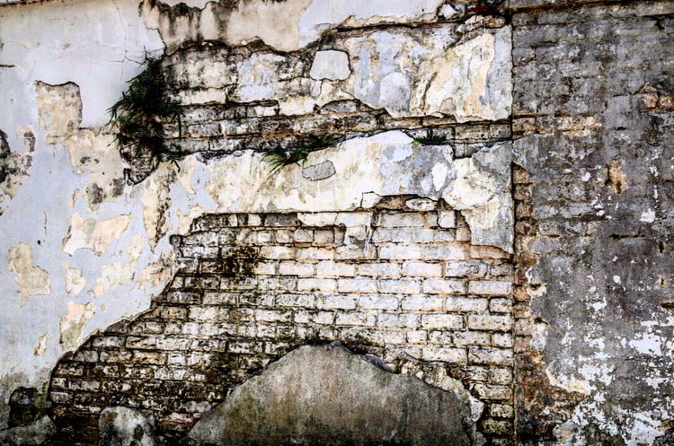 New Orleans cemetery walls
