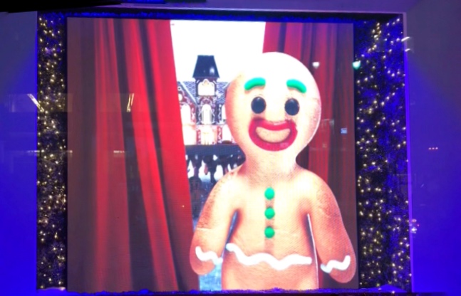 Lord & Taylor Gingerbread Man - 2018 Final Holiday Window Display Fifth Avenue New York