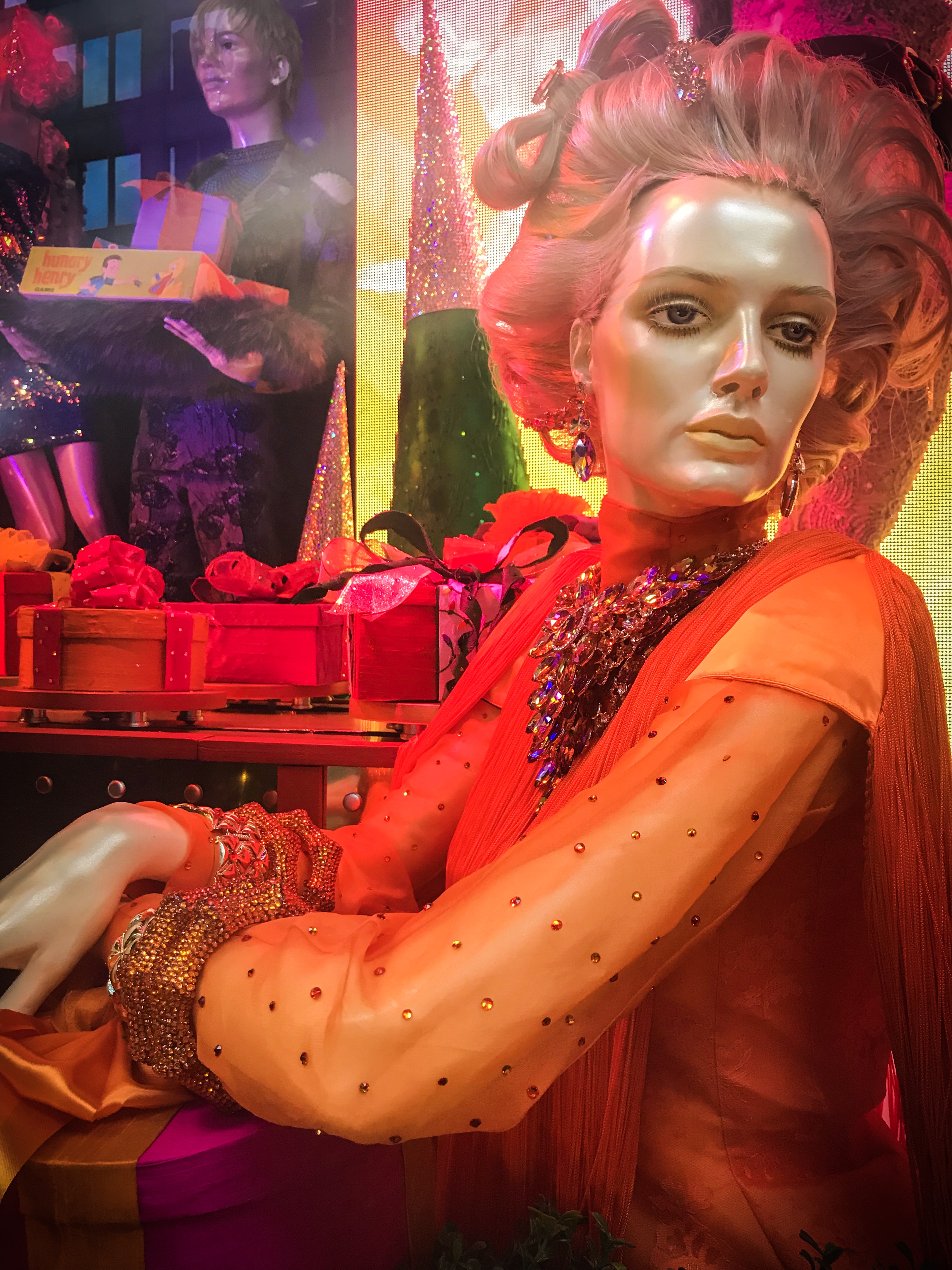 Bloomingdale's Vintage Fashion - The Grinch Dramatic 2018 Holiday Window Display