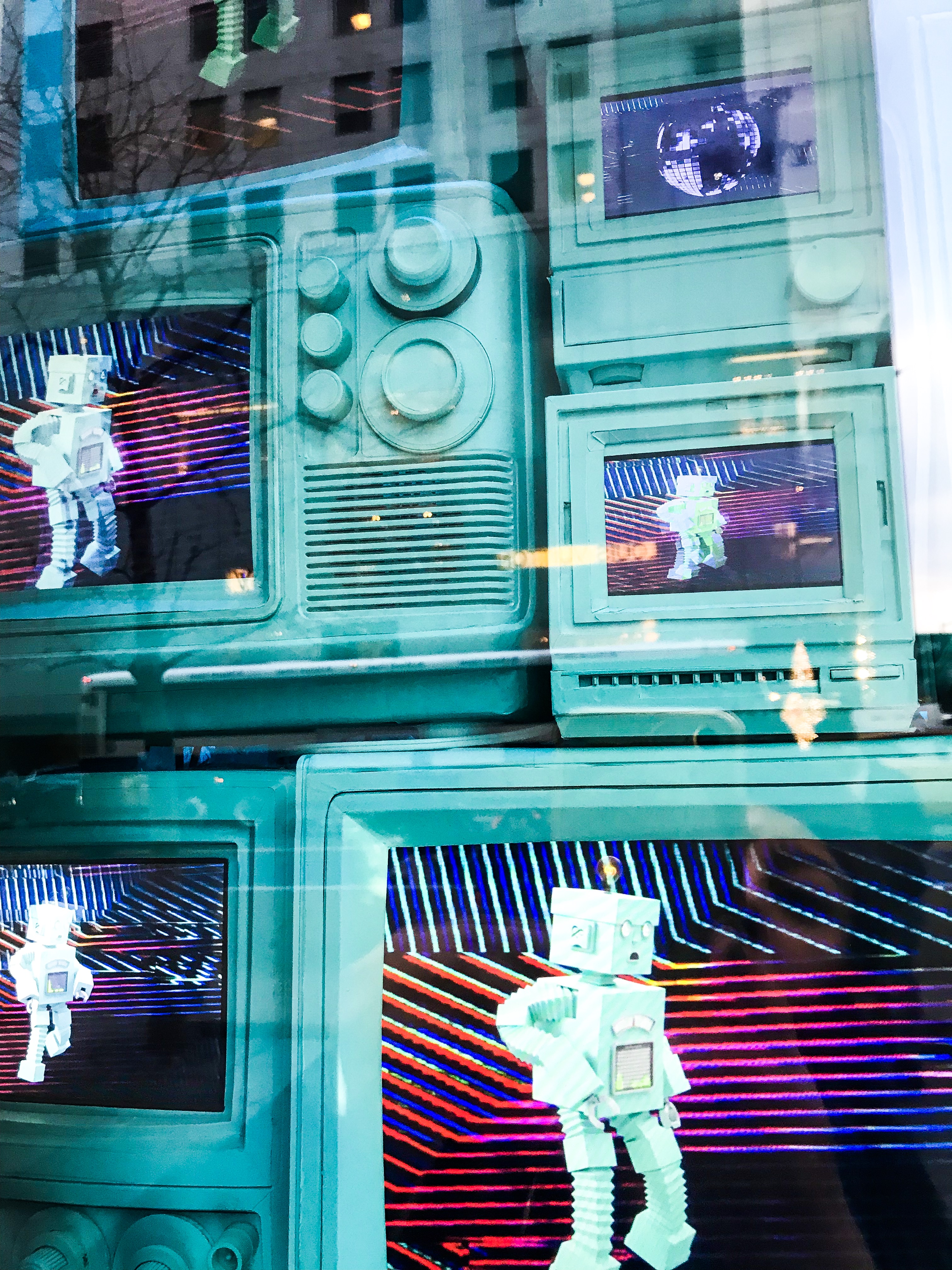 Tiffany & Co. Robot & Vintage TVs - New York City 2018 Holiday Window Display