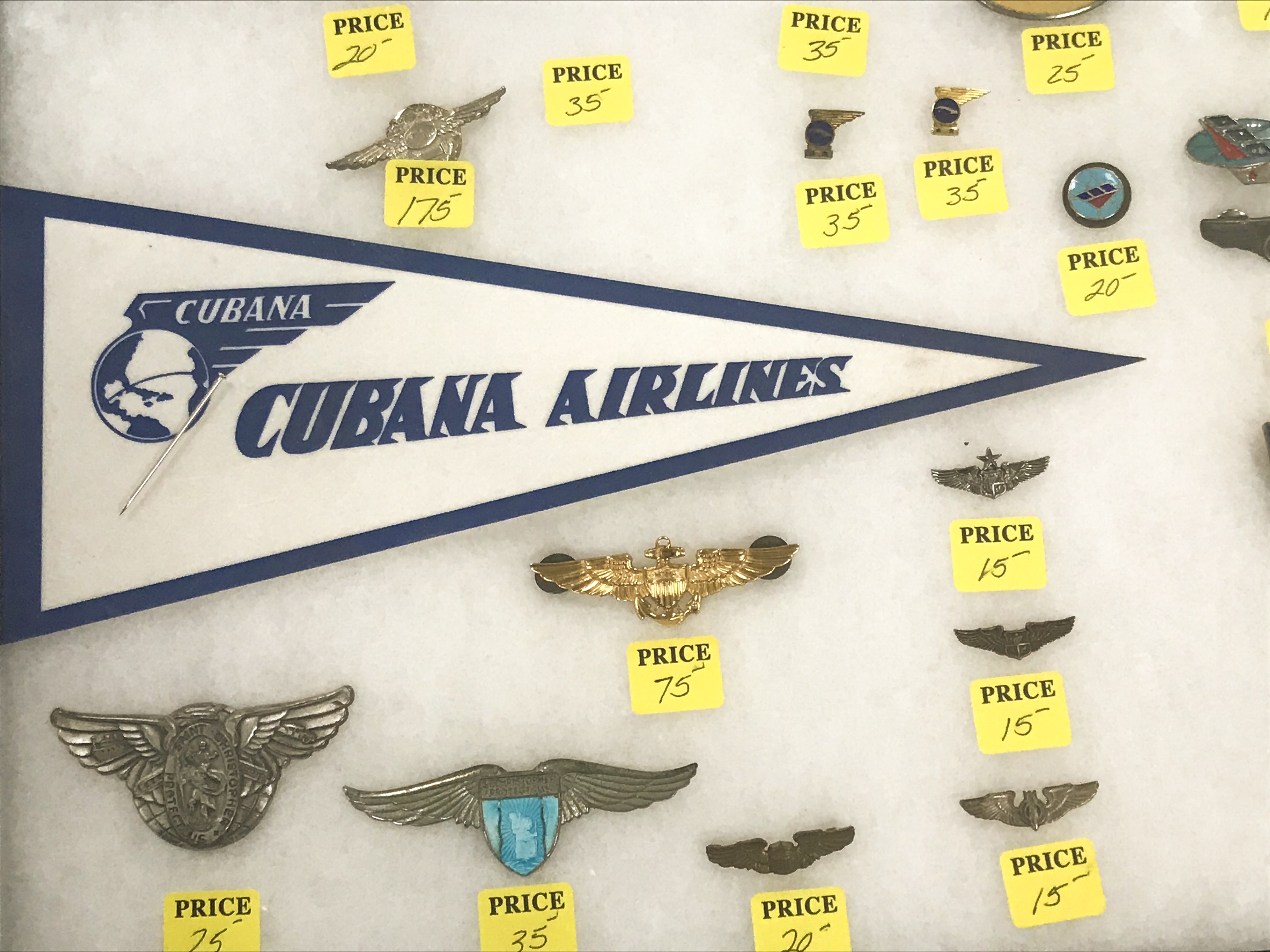 Cubana Airlines pins