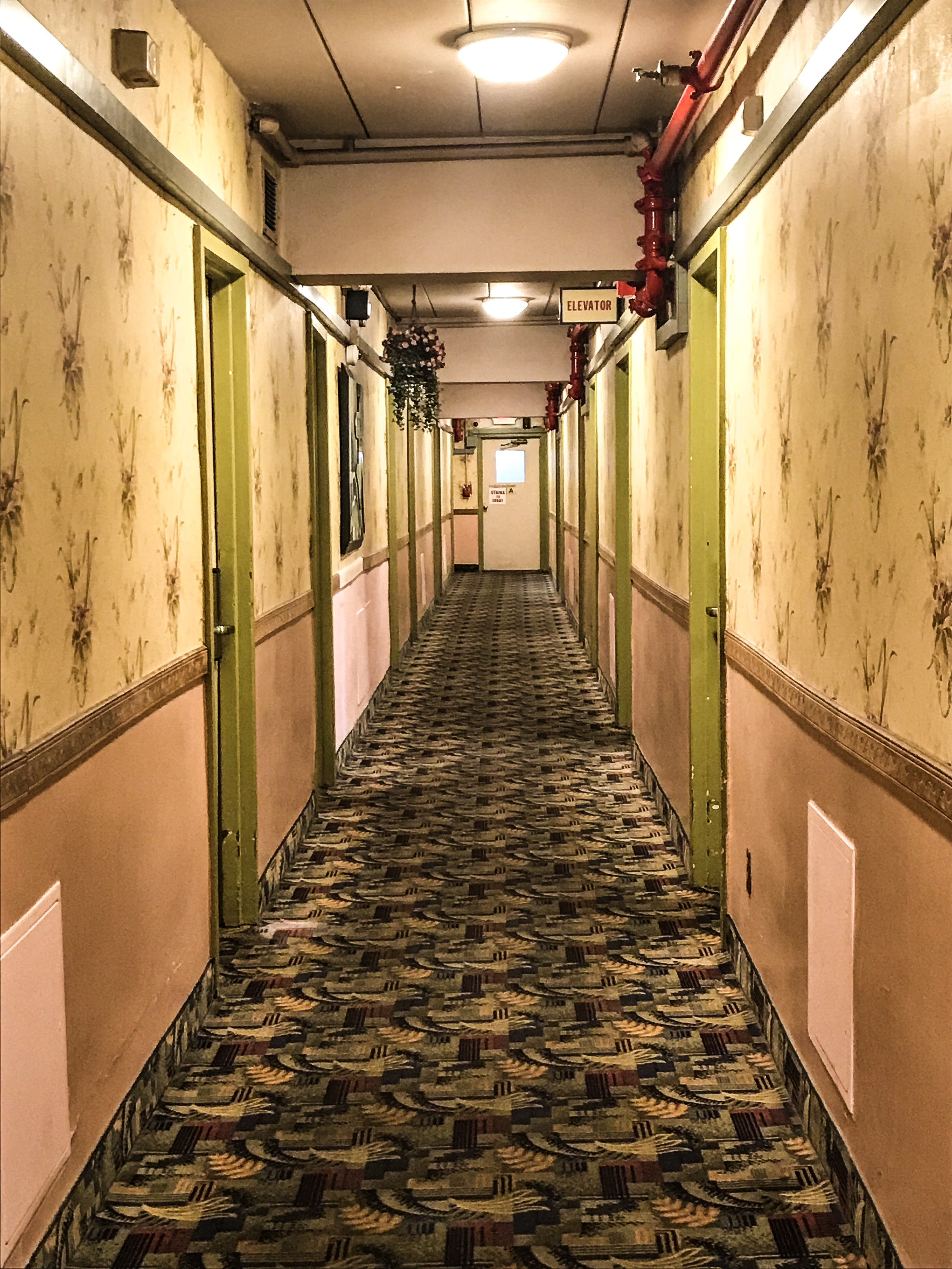 Ngierof Nostalgia: Motel Hallway