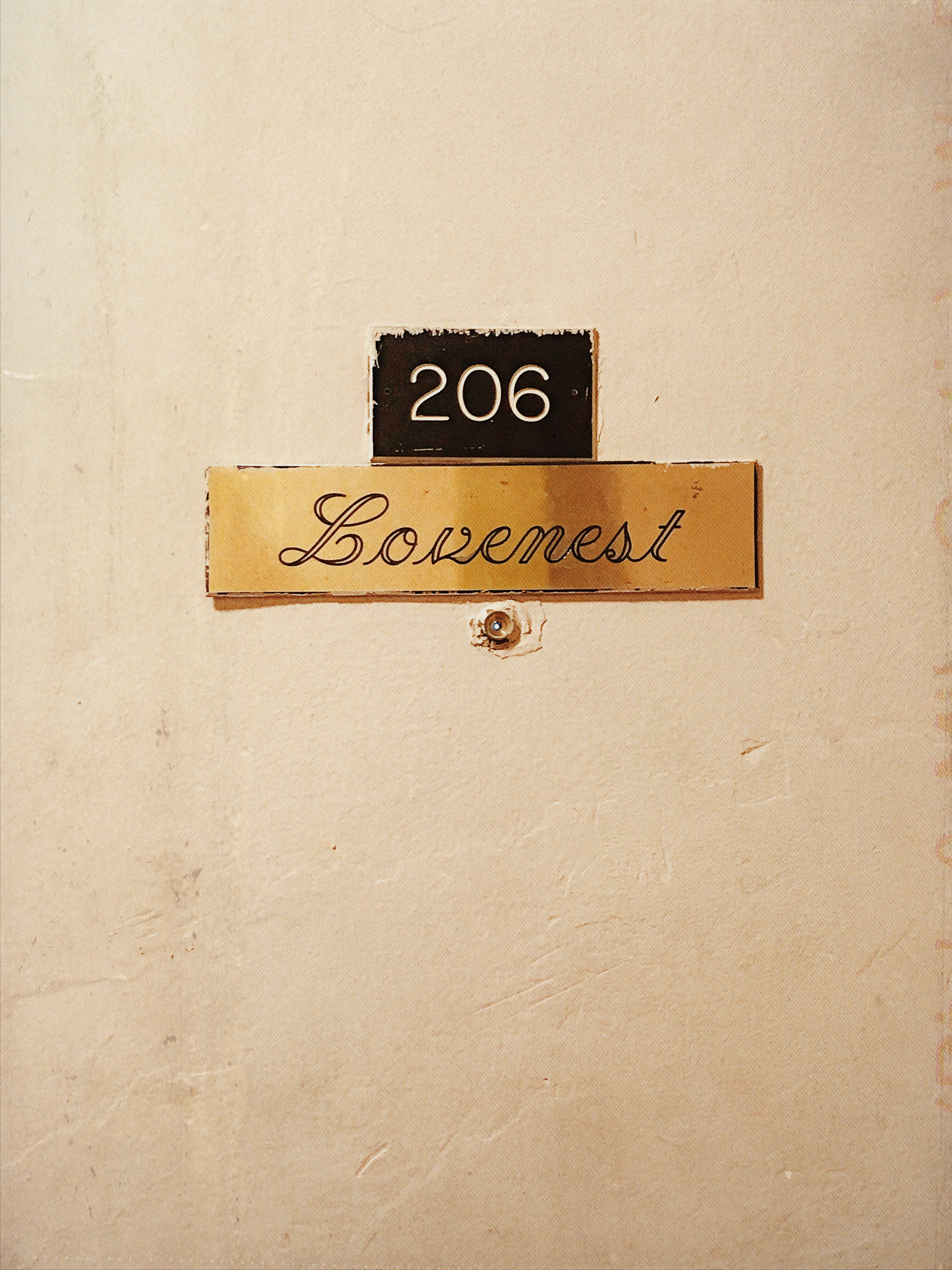 Ngierof Nostalgia: Love Nest motel room